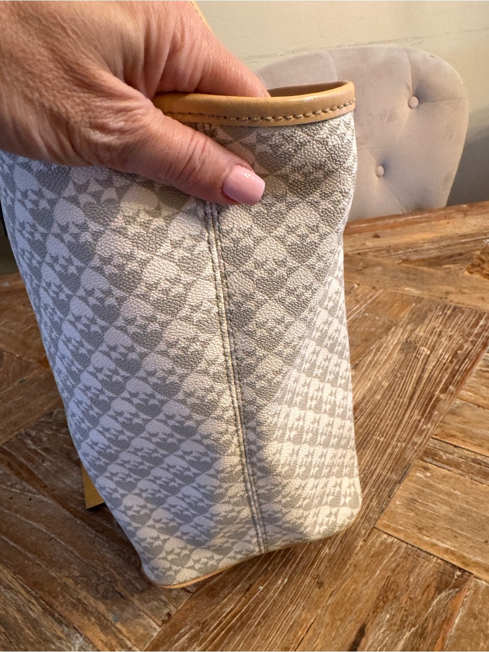 Kate Spade ♠️ Cream & Light Gray Patterned Tote with Center Stripe - Picture 5 of 9